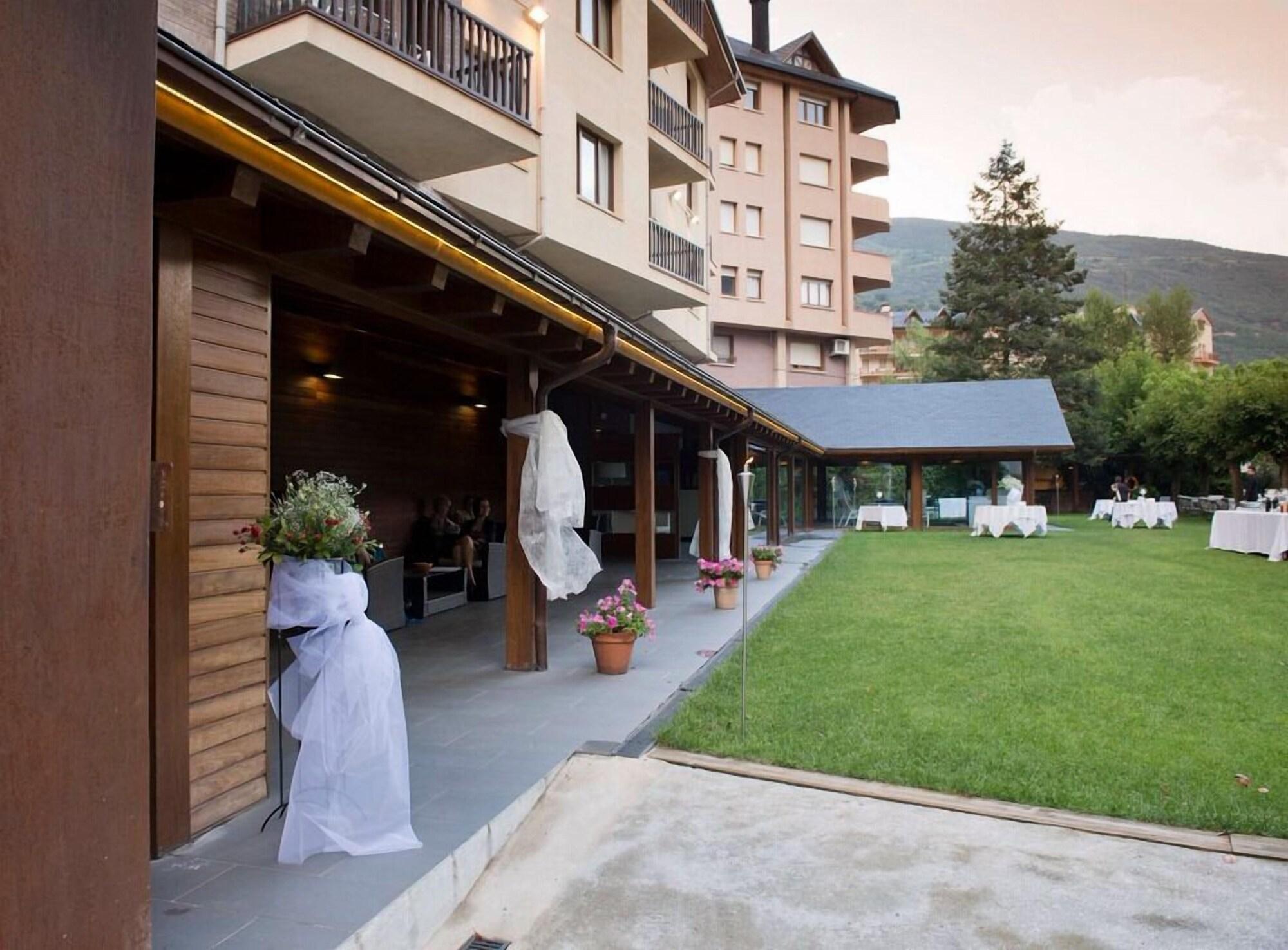 Hotel Restaurant Pessets & Spa Sort Eksteriør bilde