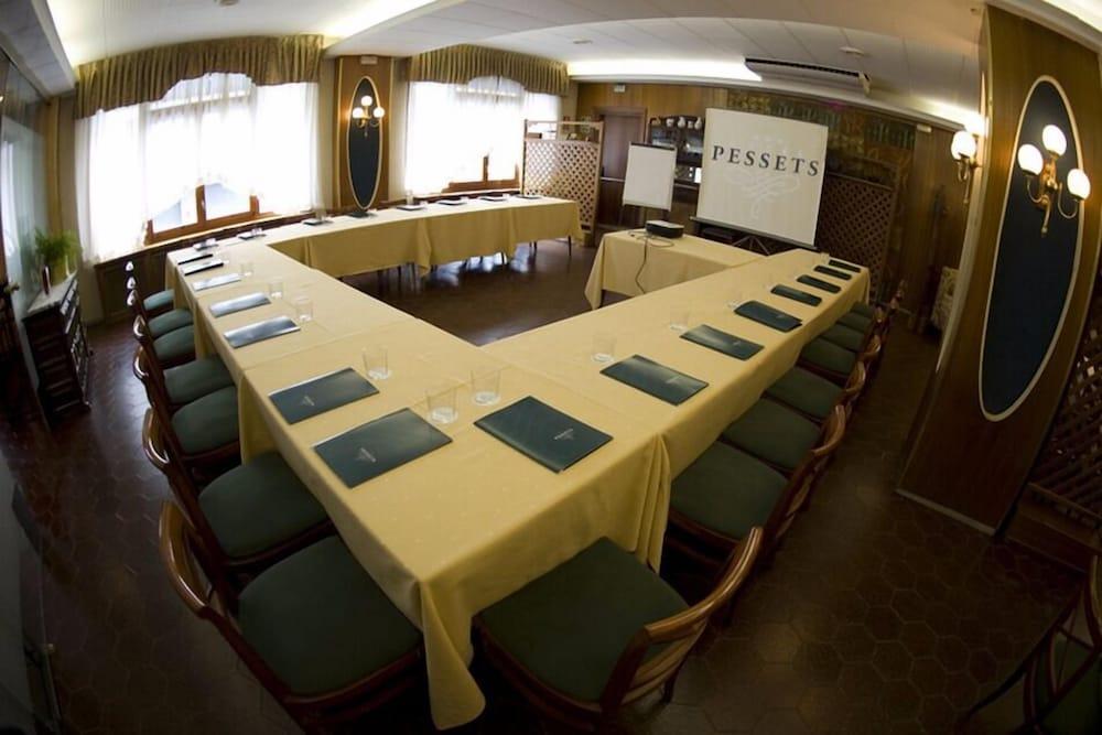 Hotel Restaurant Pessets & Spa Sort Eksteriør bilde