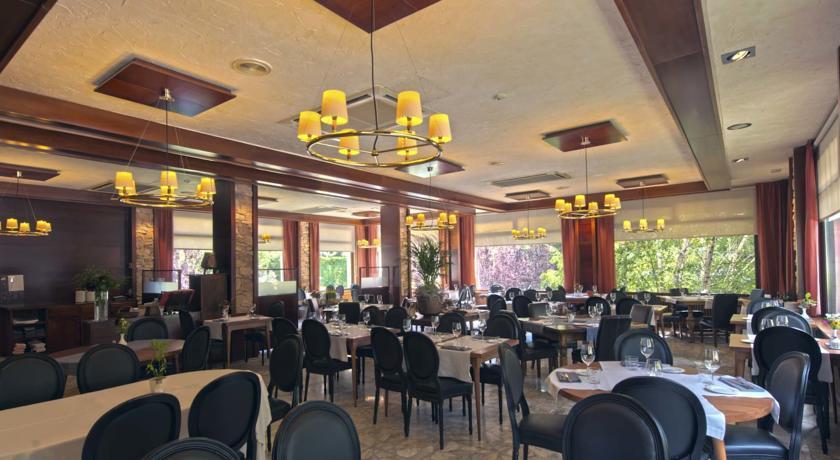 Hotel Restaurant Pessets & Spa Sort Eksteriør bilde