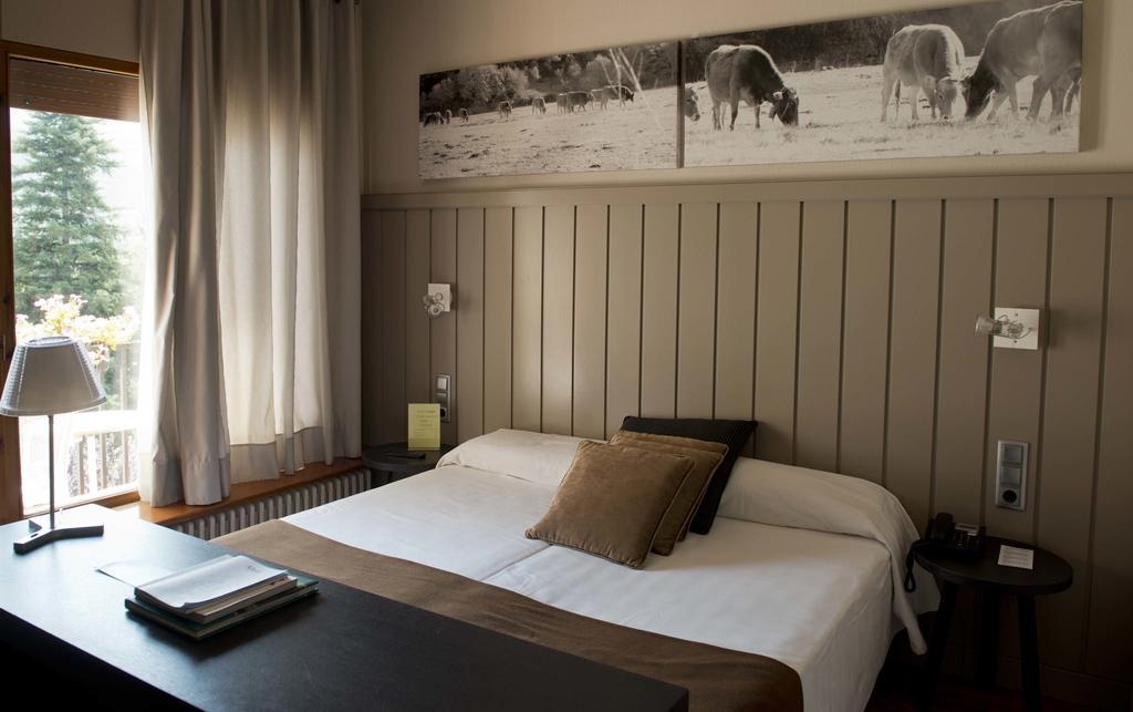 Hotel Restaurant Pessets & Spa Sort Eksteriør bilde